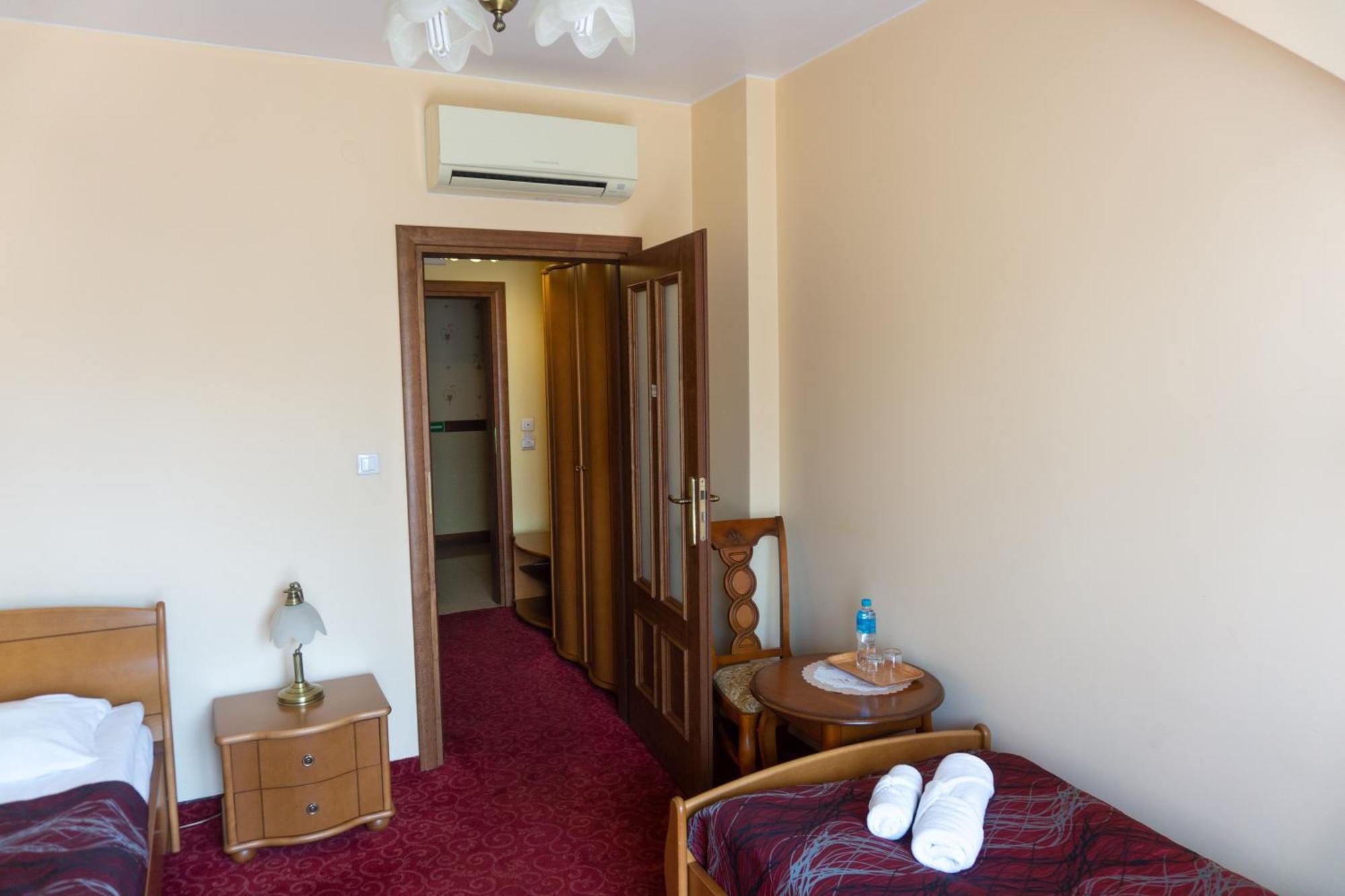 Hotel Hesperus Miedzyrzec Podlaski Exterior photo